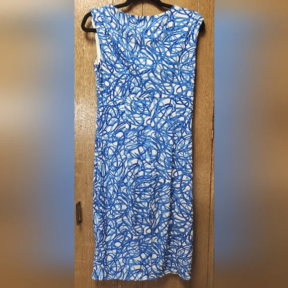 Maggy London Women’s Faux Wrap V Neck sleeveless Dress White Blue Size 8 - Picture 2 of 4